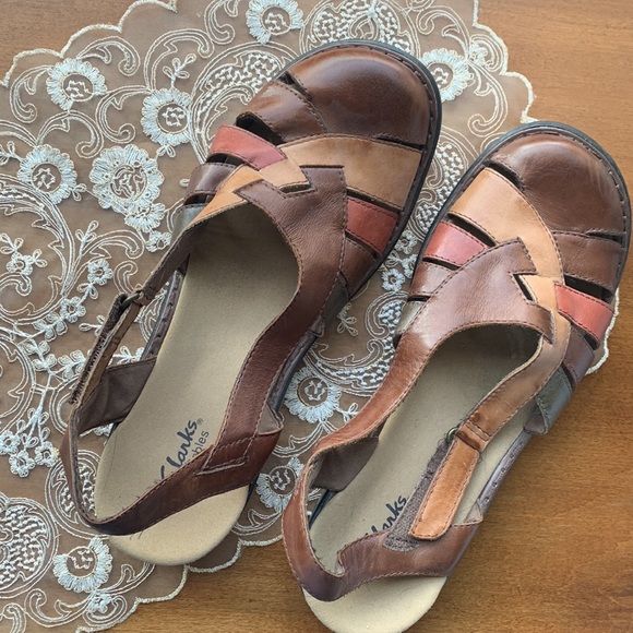 Clarks sandals - Picture 3 of 3